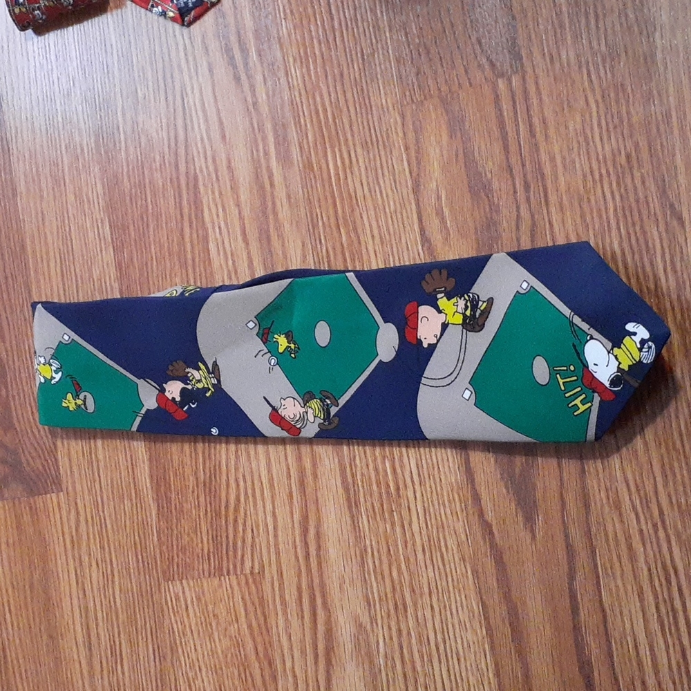 Charlie Brown and Gang baseball tie
